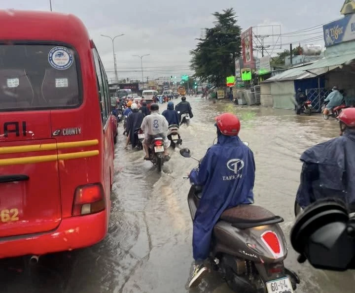 mưa ngập sâu 9.jpg