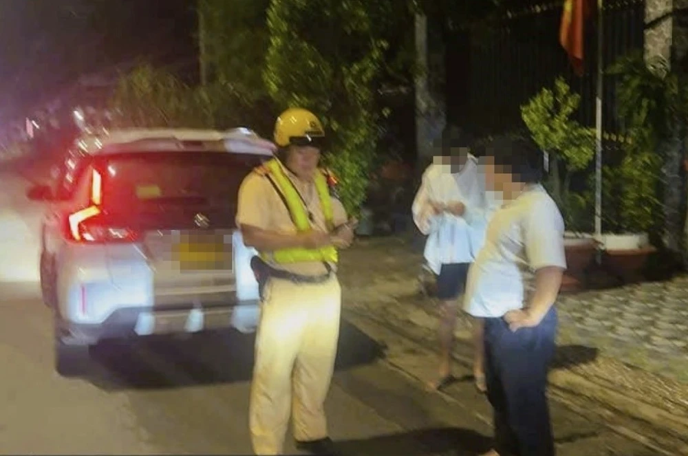 bắt cóc online 1.jpg