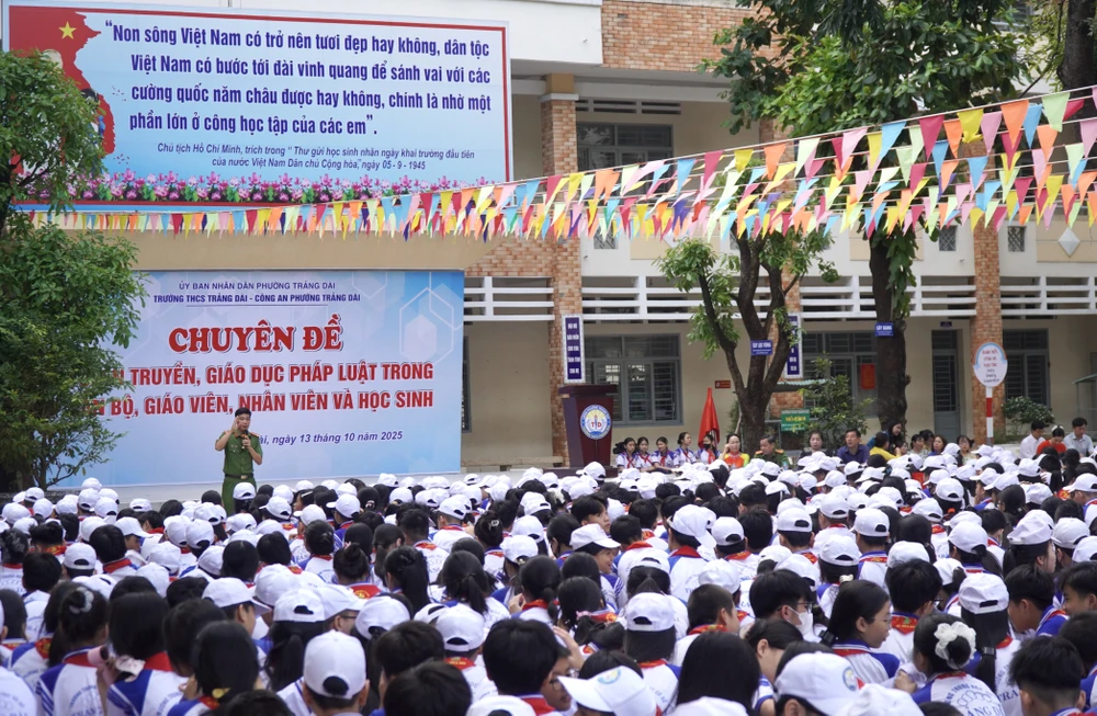 dong-nai-cong-an-tuyen-truyen-cho-2-000-hoc-sinh-giao-vien-ve-lua-dao-bat-coc-online