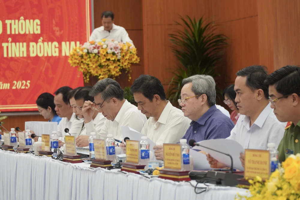 Thường vụ Thành ủy 16.jpg