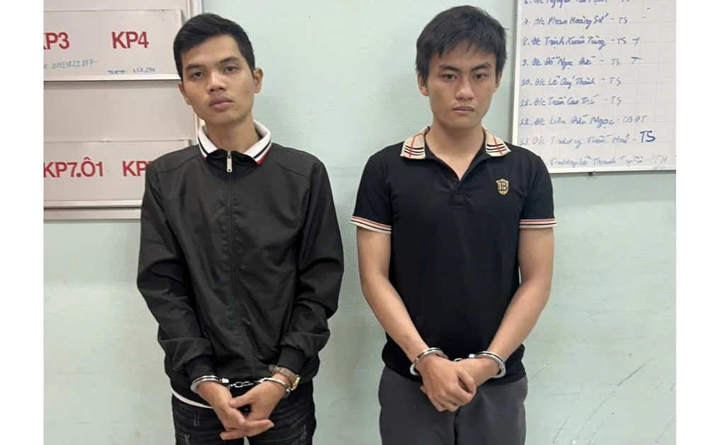 tấn công học sinh.jpg