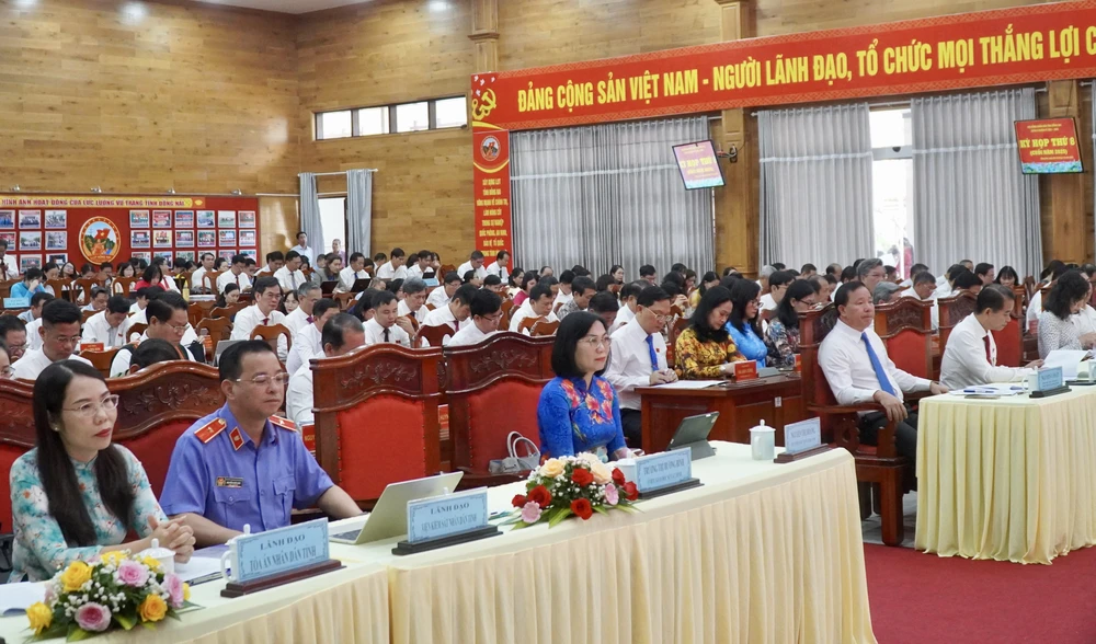 Các đại biểu dự kỳ họp HĐND tỉnh Đồng Nai. Ảnh: VŨ HỘI.