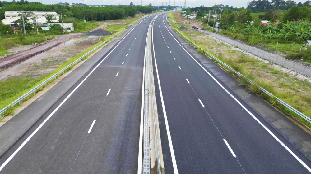 cao tốc Biên Hòa 1.jpg