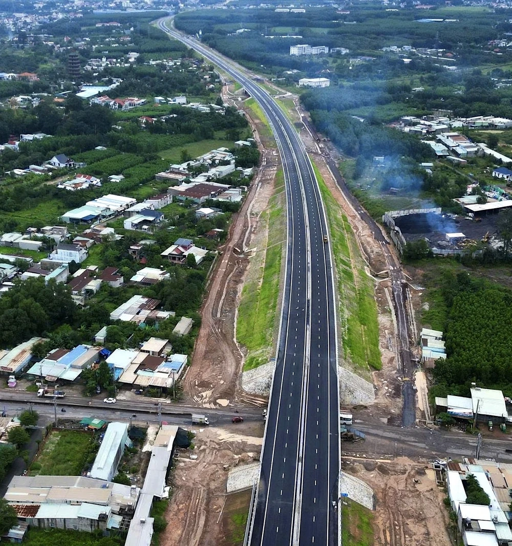 cao tốc Biên Hòa 16.jpg