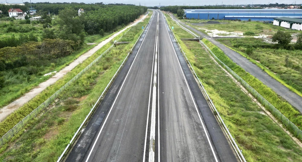 cao tốc Biên Hòa 6.jpg