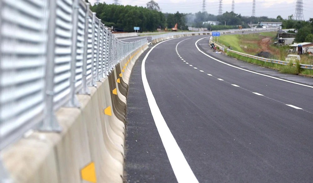 cao tốc Biên Hòa 9.jpg