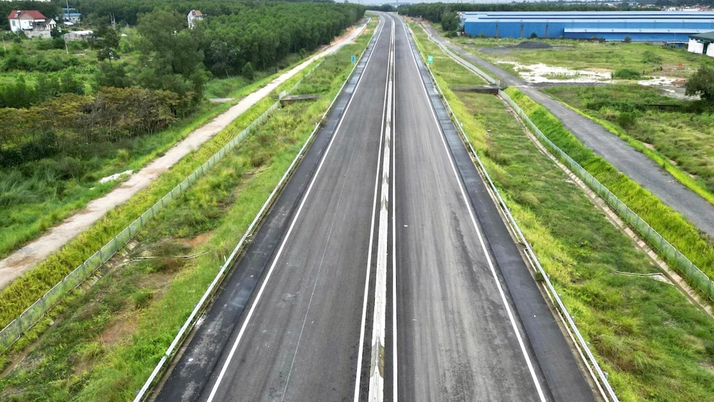 cao tốc Biên Hòa 6.jpg