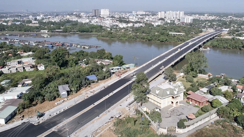 cầu thống nhất 2.jpg