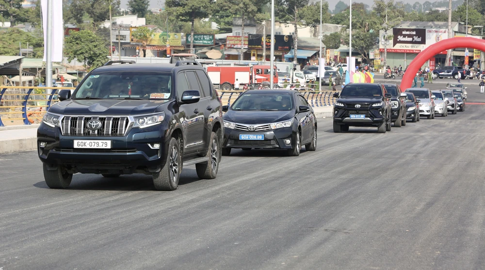 cầu Thống Nhất 3.jpg