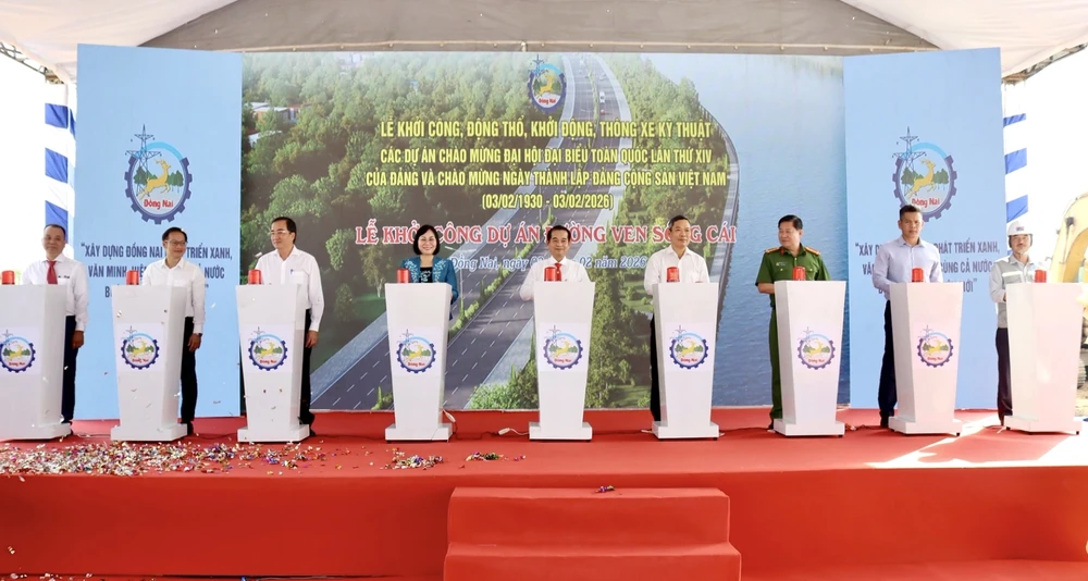 đường ven sông 1.jpg