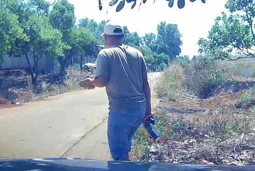 bình xịt hơi cay 1.jpg