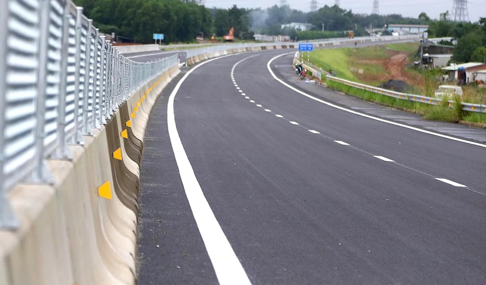 cao tốc Biên Hòa 9.jpg