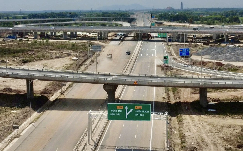 cao tốc Biên Hòa 2.jpg