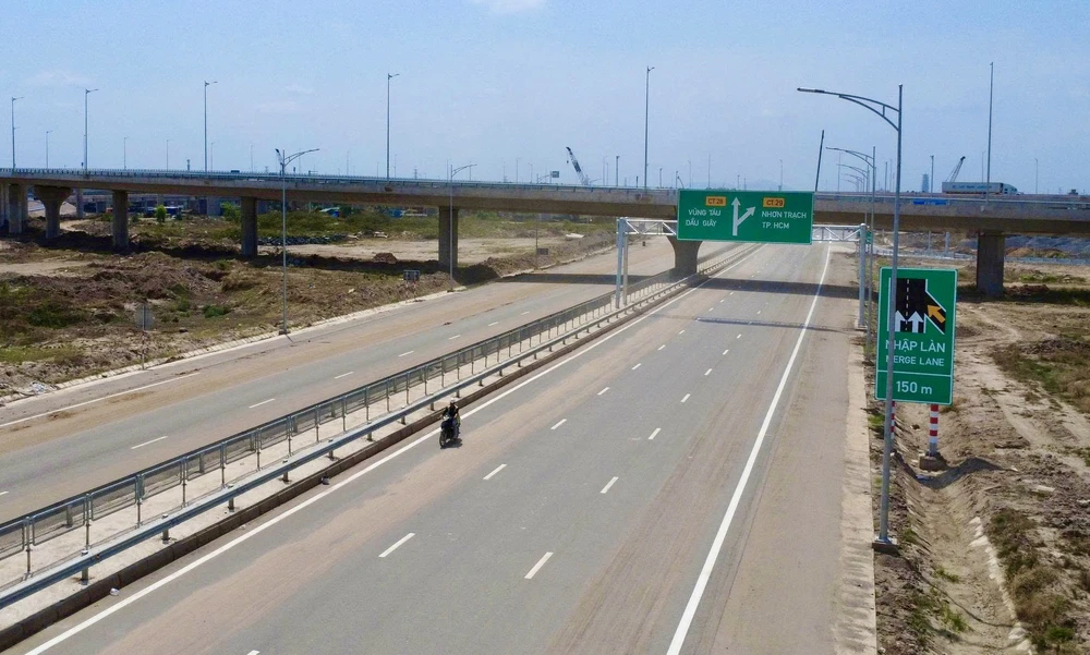 cao tốc Biên Hòa 3.jpg