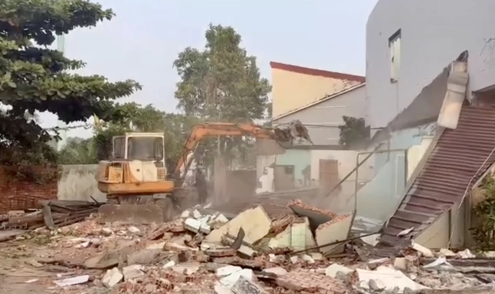 đường ven sông 1.jpg