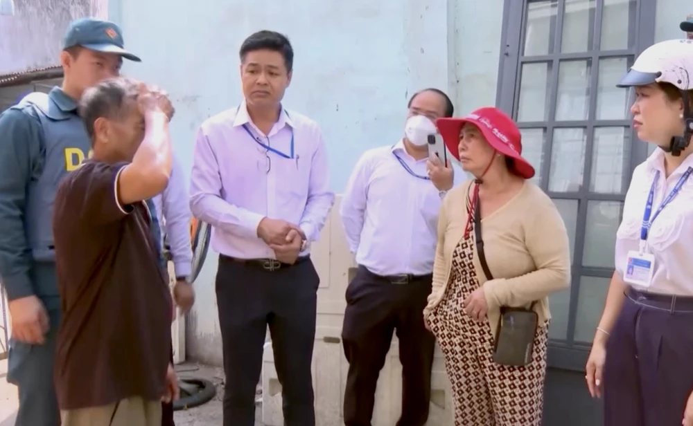 đường ven sông 2.jpg