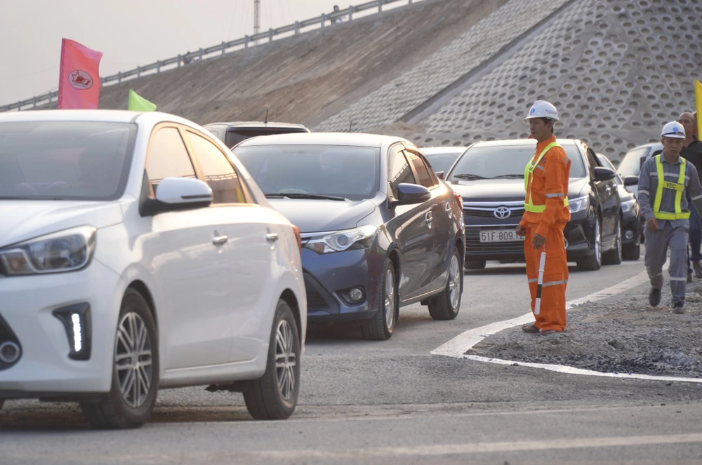 cao tốc Biên Hòa 4.jpg