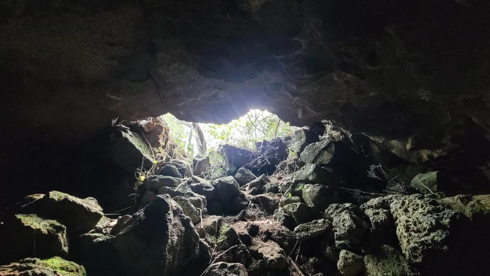 Một hang động vừa được phát hiện khu vực núi lửa Chư Bluk (Ảnh: VL) Một hang động vừa được phát hiện khu vực núi lửa Chư Bluk (Ảnh: VL)