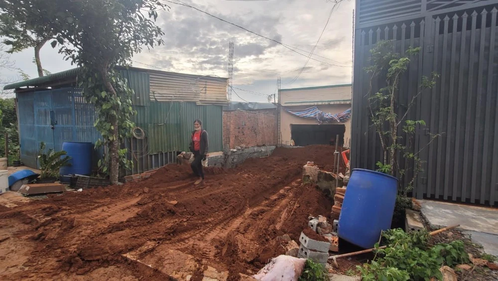 Người dân phải làm lại nhà mới. Ảnh: VL