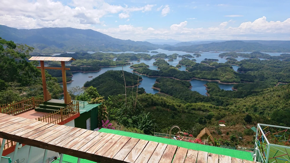 Một công trình của Công ty TNHH MTV Du lịch Tà Đùng. Ảnh: VL