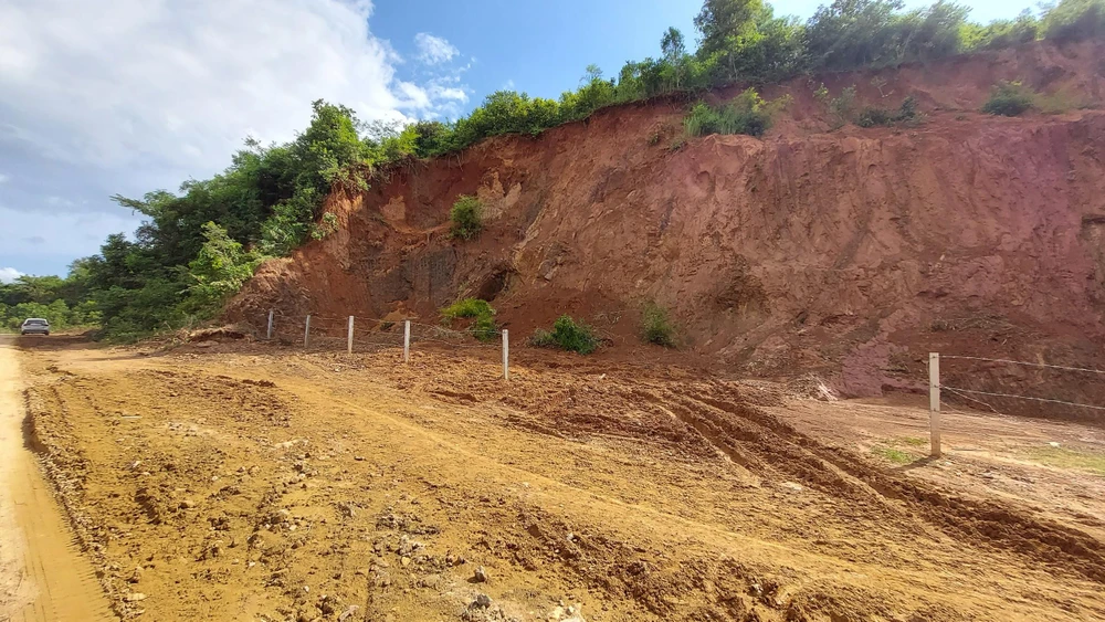 Sở TN&amp;MT tỉnh Đắk Lắk khẳng định, việc UBND huyện Lắk cho doanh nghiệp khai thác đất là vượt thẩm quyền. Ảnh: TNT