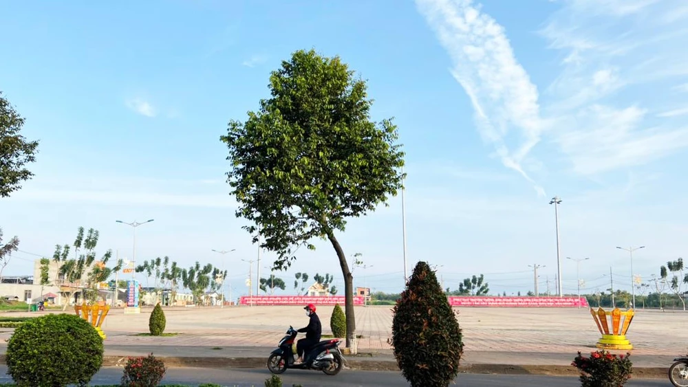 Quảng trường huyện Đắk Mil. Ảnh: VL