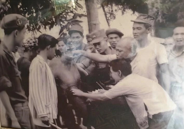 Con voi trắng ông Ama Kông đem tặng. Ảnh tư liệu