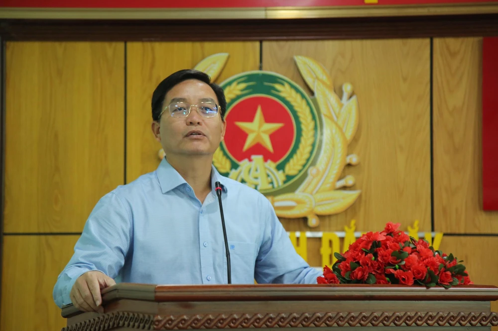 Ông Nguyễn Đình Trung, Bí thư Tỉnh ủy Đắk Lắk phát biểu tại buổi khen thưởng cán bộ chiến sĩ Công an tỉnh Đắk Lắk: Ảnh: QD