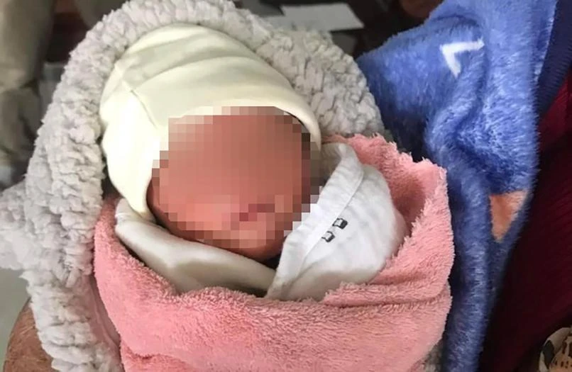 Trẻ sơ sinh bị bỏ rơi ở căn nhà hoang