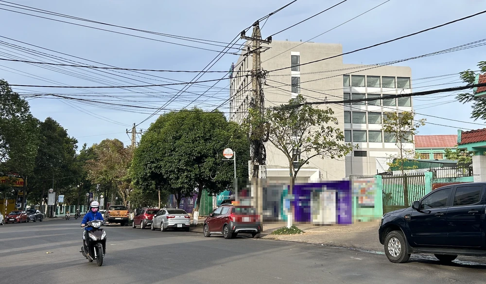 Khách sạn xây trên khu đất trụ sở cũ của Sở Xây dựng Đắk Lắk sắp hoàn thành. Ảnh: VŨ LONG