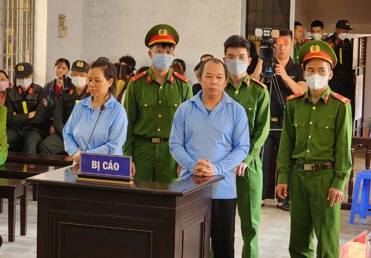 Đào Thị Mình và Lý Văn Nó tại phiên xét xử phúc thẩm. Ảnh: NH Đào Thị Mình và Lý Văn Nó tại phiên xét xử phúc thẩm. Ảnh: NH