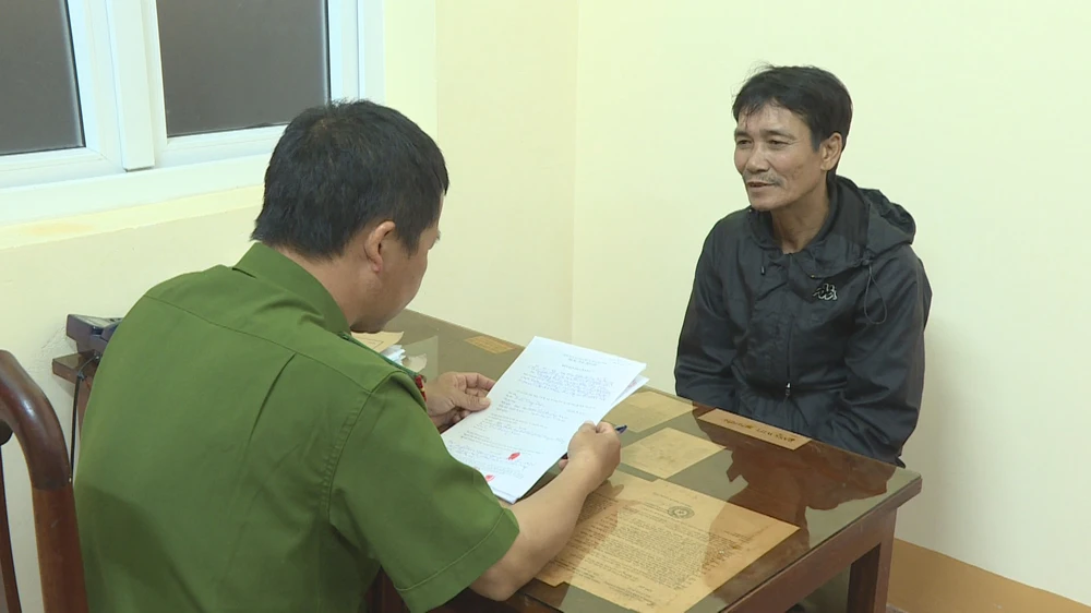 Trần Duy Thiện tại cơ quan công an. Ảnh: SĐ