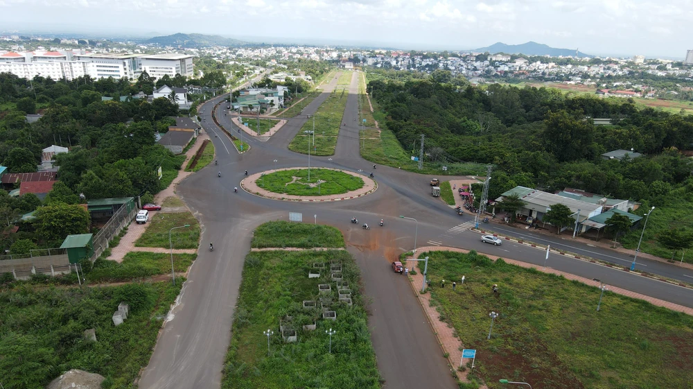 Đường đại lộ Đông Tây TP Buôn Ma Thuột. Ảnh: HĐ Đường đại lộ Đông Tây TP Buôn Ma Thuột. Ảnh: HĐ