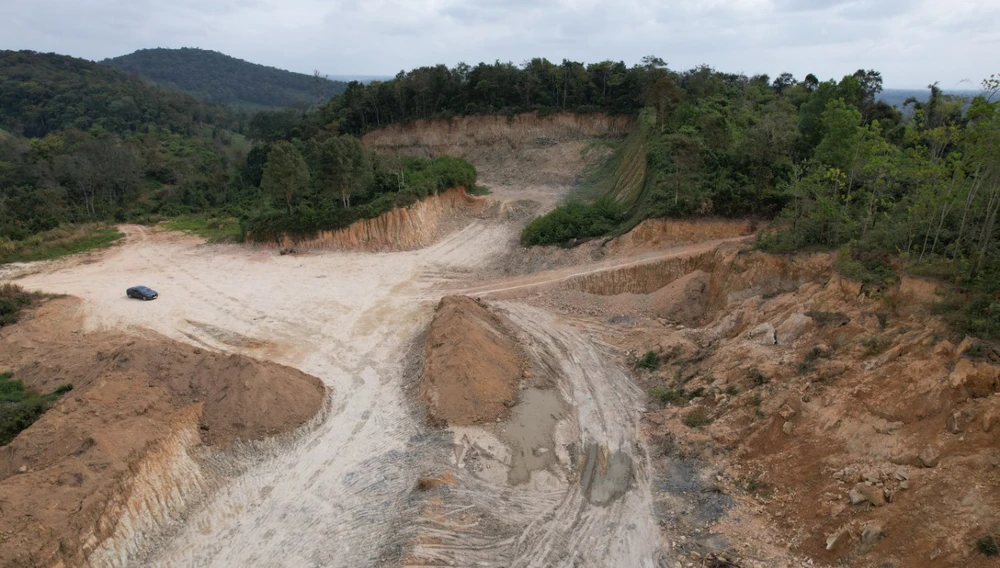 Đất bị lấy trái phép ở xã Hòa Thắng. Ảnh: HN Đất bị lấy trái phép ở xã Hòa Thắng. Ảnh: HN