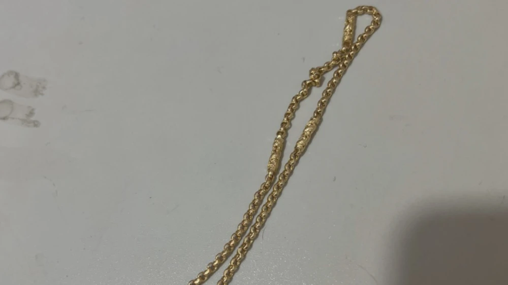 Sợi dây chuyền của anh H. Ảnh: SĐ