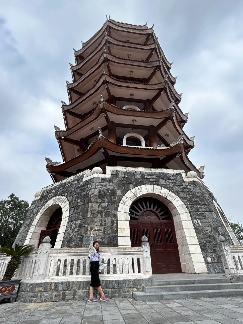 Hàng vạn người đến dâng hương tại Khu di tích Ngã ba Đồng Lộc dịp tết Quý Mão ảnh 10