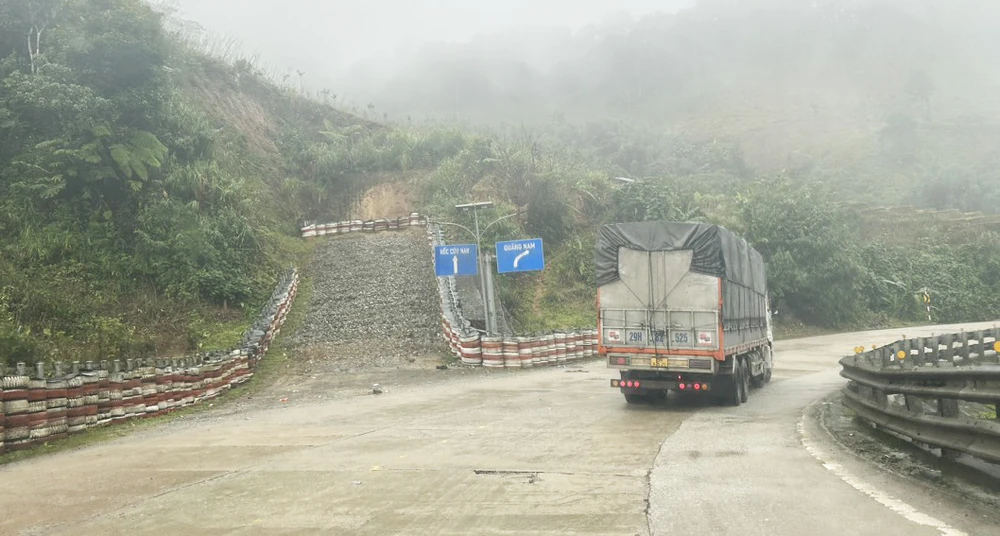 Dốc cứu nạn trên đèo Lò Xo. Ảnh: VŨ LONG