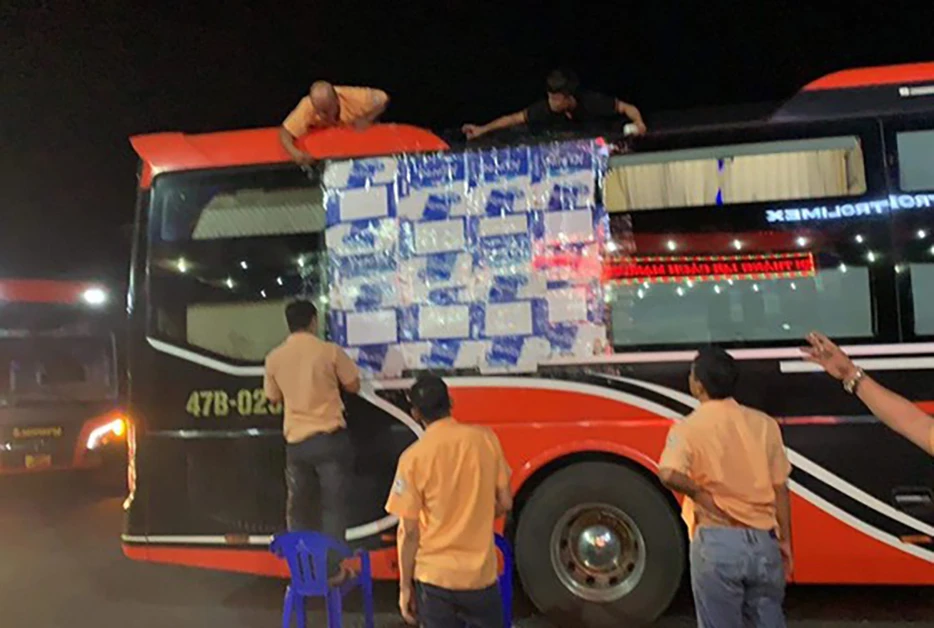 Nhà xe TO bị ném trên địa bàn xã Trường Xuân. Ảnh: NH