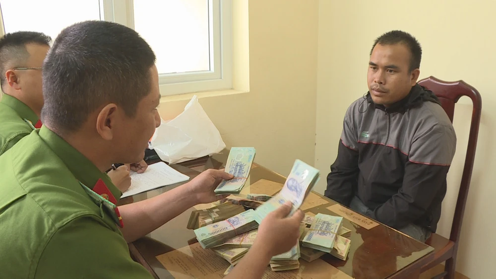 Y Mblup Êban tại cơ quan điều tra. Ảnh: SĐ