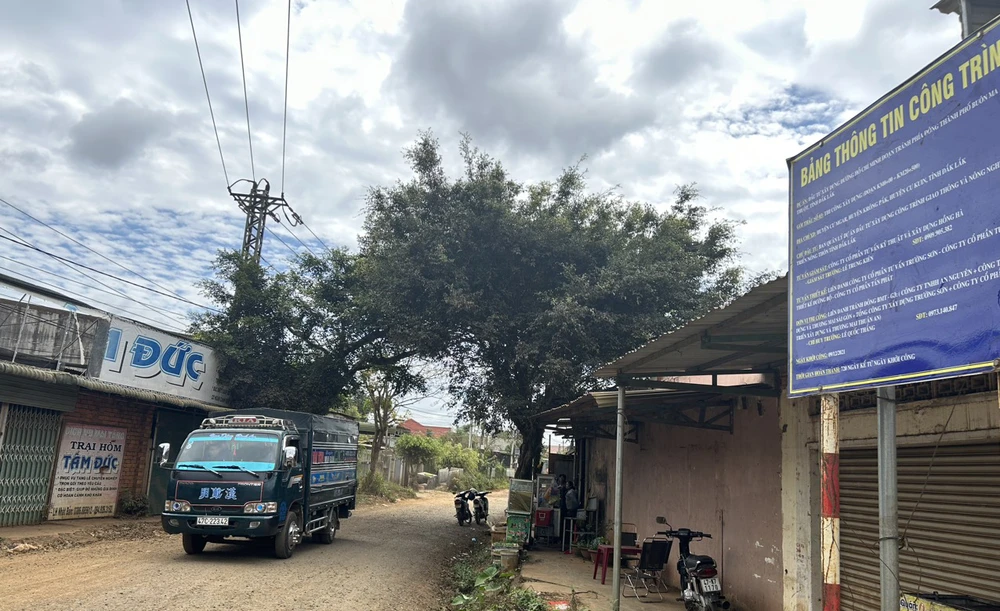 Người dân phản đối "nắn" đường tránh vào khu dân cư nên đến nay dự án này chưa thể hoàn thành giải phóng mặt bằng. Ảnh: VŨ LONG