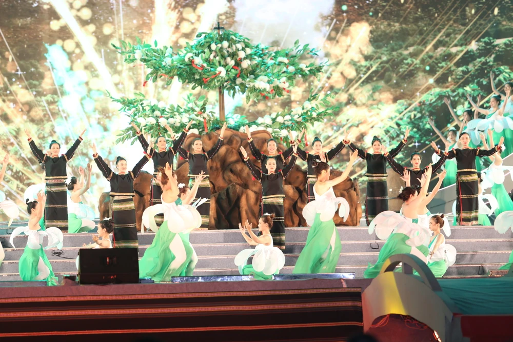 Một chương trình văn nghệ tại buổi lễ khai mạc. Ảnh: MC