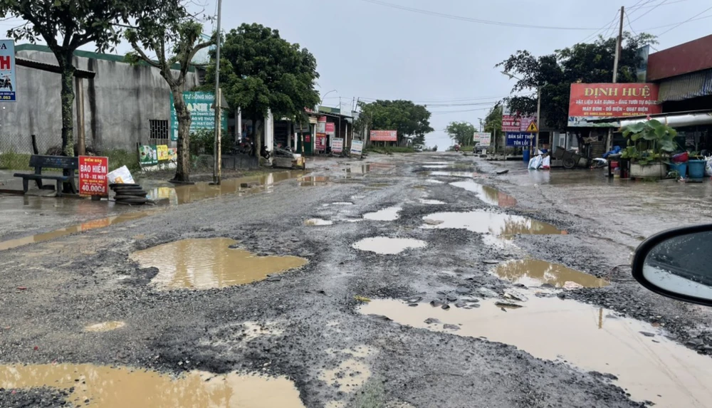 Hiện trạng tuyến đường huyện 0.75a vào mùa mưa. Ảnh: LX
