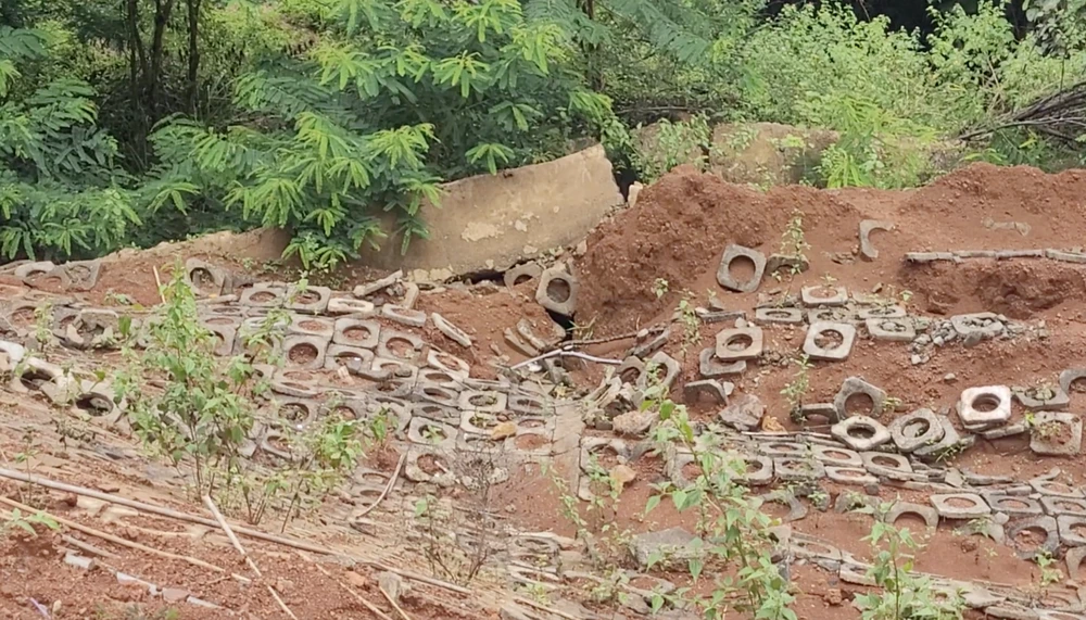 Hiện trường vụ sạt lở tại dự án đường dẫn vào thác Liêng Nung. Ảnh: VŨ LONG