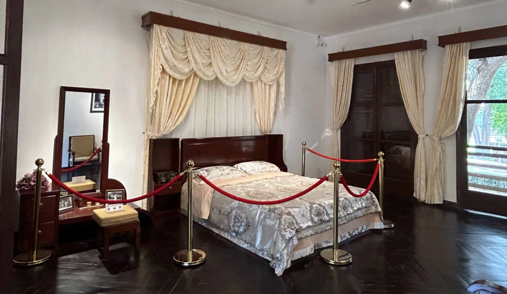 Phòng ngủ của nhà vua Bảo Đại. Ảnh: VŨ LONG