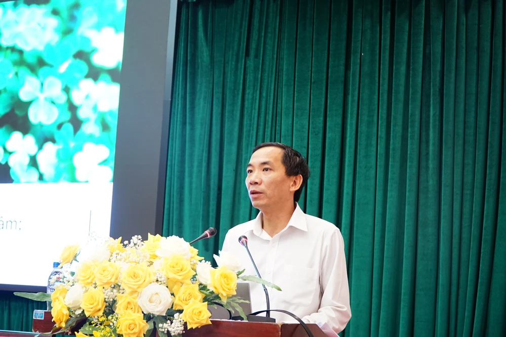 Ông Hoàng Mạnh Thắng phát biểu tại hội nghị. Ảnh: VŨ LONG