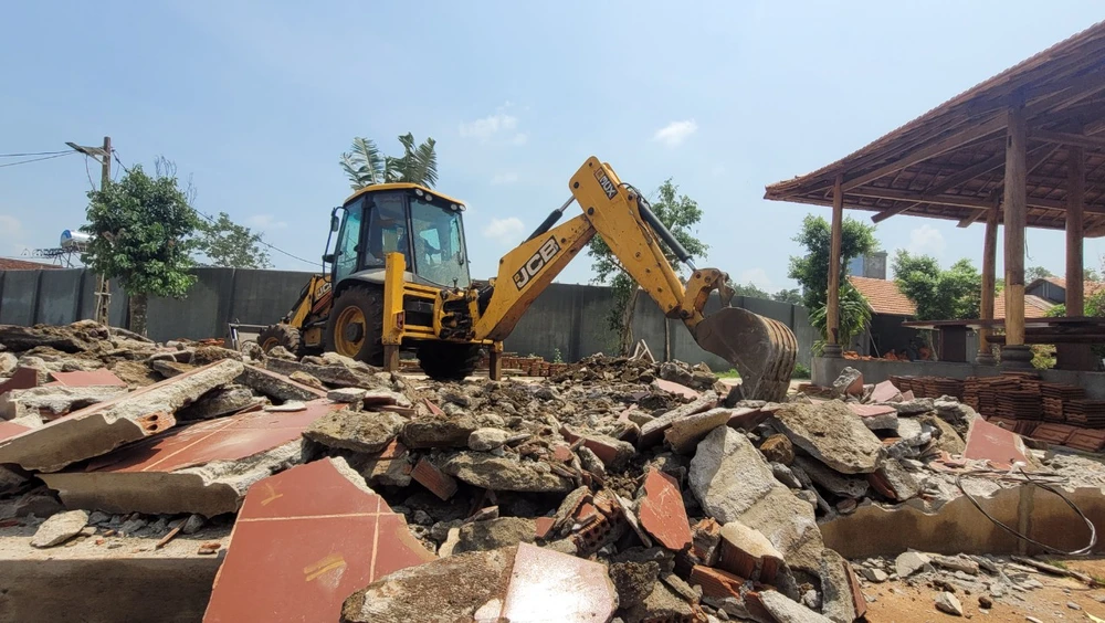 Giám đốc công ty bất động sản tự nguyện phá dỡ công trình trái phép ảnh 1