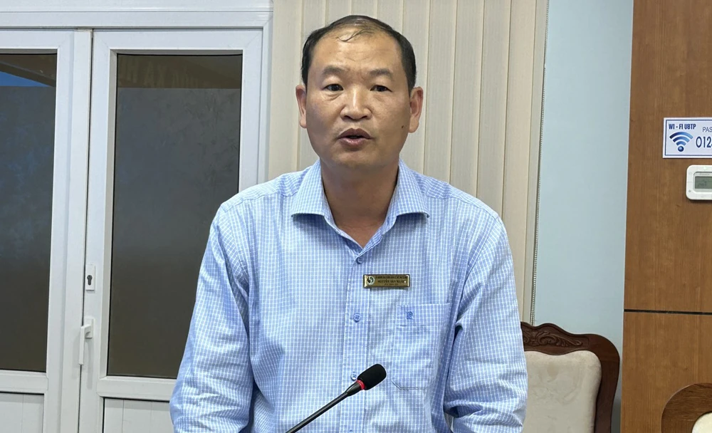 Ông Nguyễn Văn Mạnh trả lời câu hỏi của PV Pháp Luật TP.HCM. Ảnh: VŨ LONG