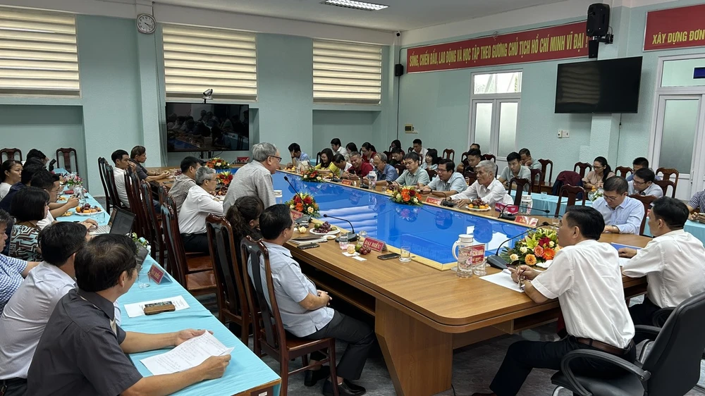 Đại diện các cơ quan báo đài tham dự buổi gặp mặt. Ảnh: VŨ LONG