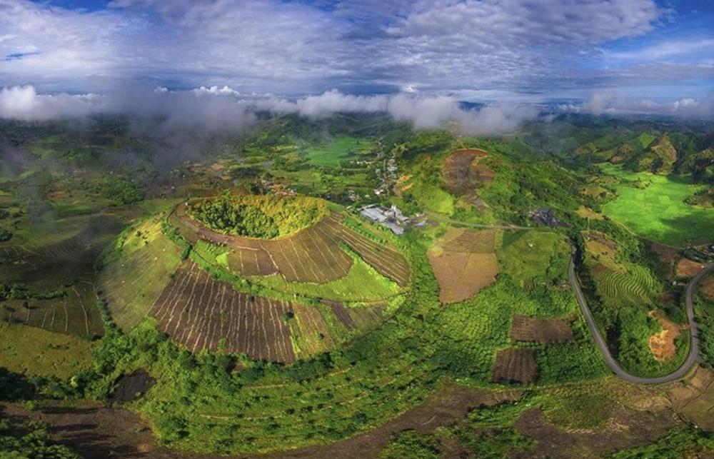 Núi lửa trong hệ thống Công viên địa chất toàn cầu UNESCO Đắk Nông. Ảnh: TT
