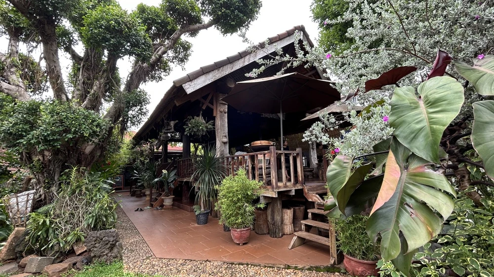 Một quán cà phê tại buôn Akô Dhông. Ảnh: VŨ LONG